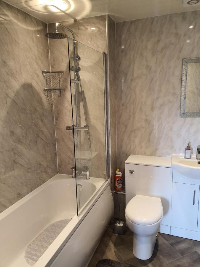 The Bell Apartment. Modern, Stylistic & Luxurious Φάλκιρκ Εξωτερικό φωτογραφία